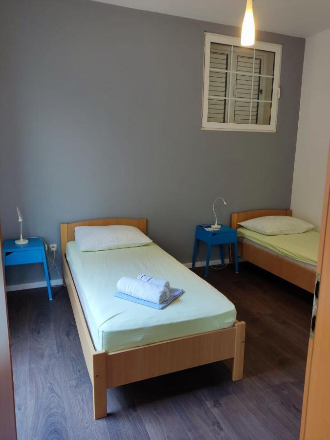 Holiday Home With Free Parking By The Beach Brela Exterior foto