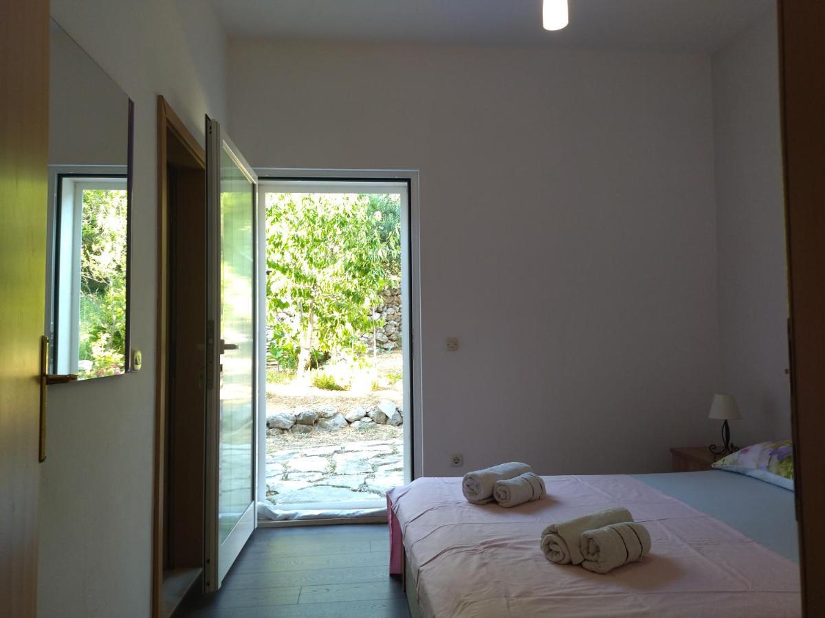 Holiday Home With Free Parking By The Beach Brela Exterior foto