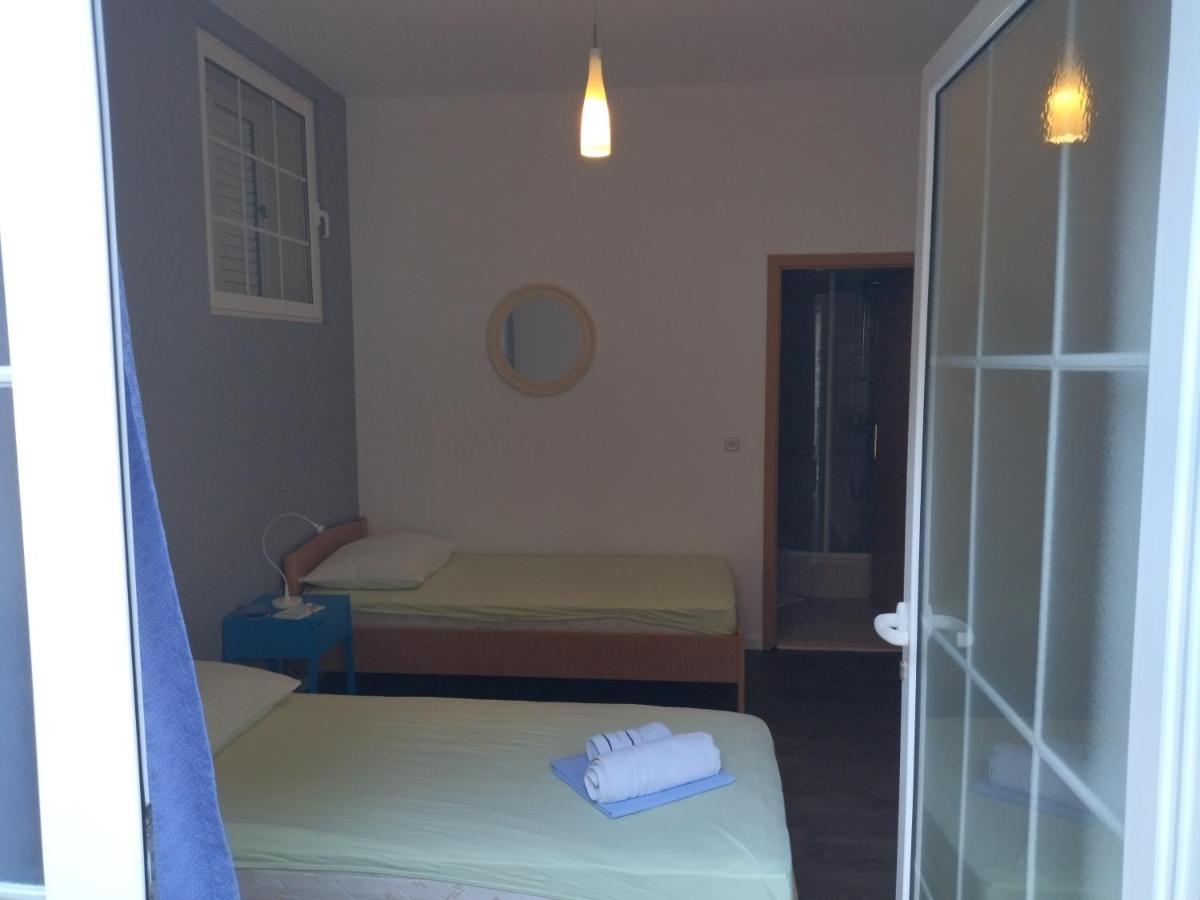 Holiday Home With Free Parking By The Beach Brela Exterior foto
